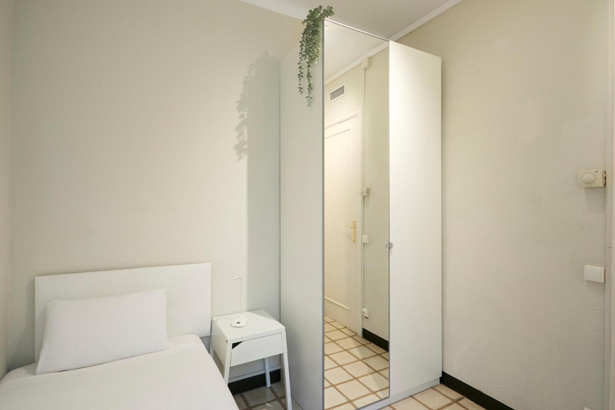 63Par1016- Sunny Apartment In Paralel Barcelone Extérieur photo