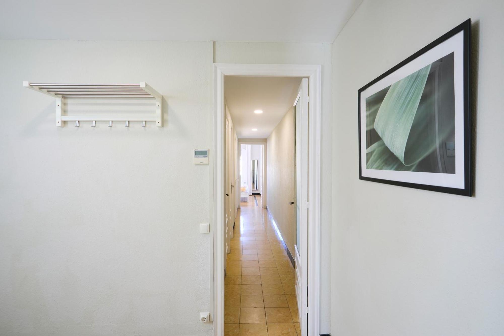 63Par1016- Sunny Apartment In Paralel Barcelone Extérieur photo