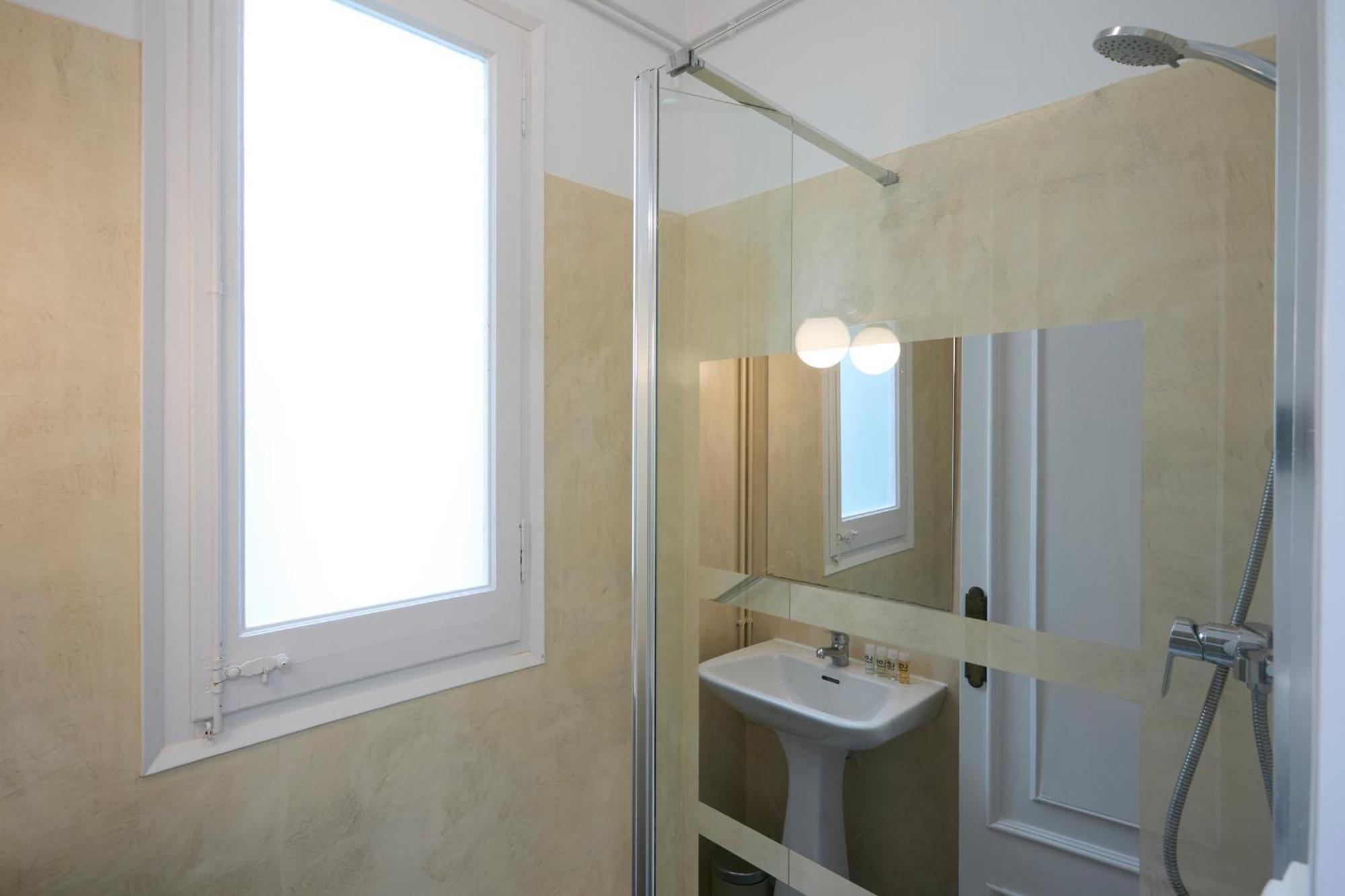 63Par1016- Sunny Apartment In Paralel Barcelone Extérieur photo